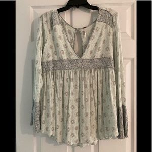 LIKE NEW Free People long sleeve flowy top, M